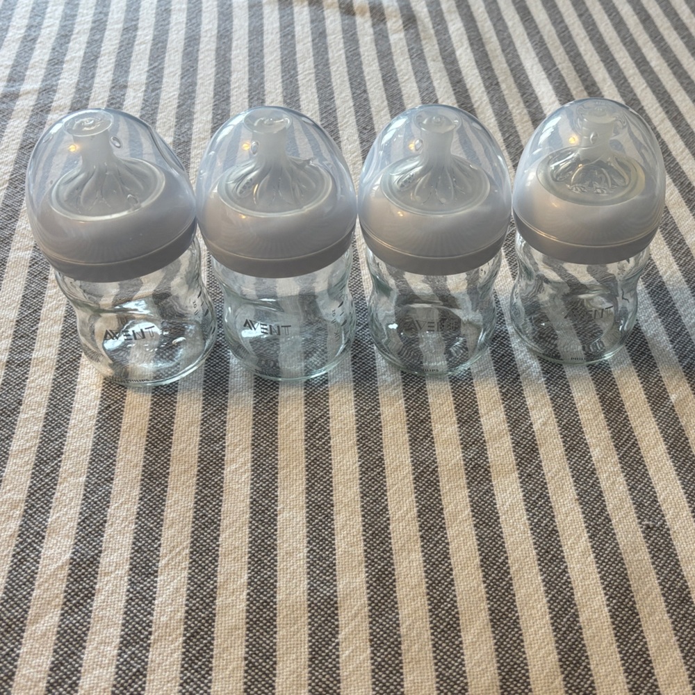Set of 4 - Glass Avent Baby Bottles 4oz